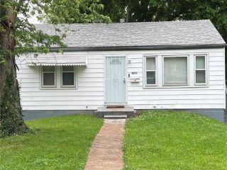 Foreclosed Home - 6037 EVERGREEN BLVD, 63134