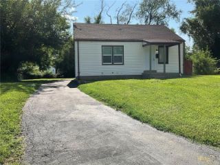 Foreclosed Home - 6105 WULFF DR, 63134