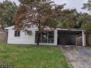 Foreclosed Home - 9162 HAROLD DR, 63134