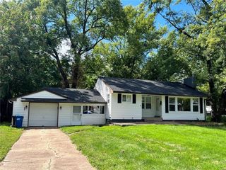 Foreclosed Home - 233 S MARGUERITE AVE, 63135