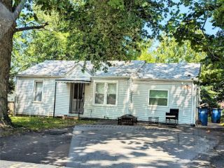 Foreclosed Home - 133 FLORA DR, 63135