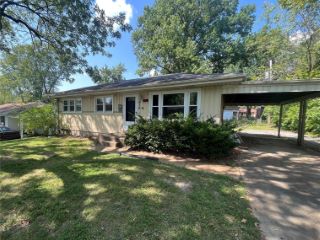Foreclosed Home - 919 HUTTON PL, 63135