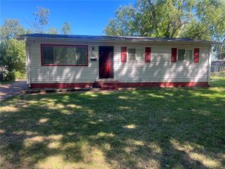 Foreclosed Home - 288 DASHWOOD DR, 63135