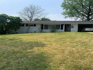 Foreclosed Home - 10029 LAKEMOOR DR, 63136
