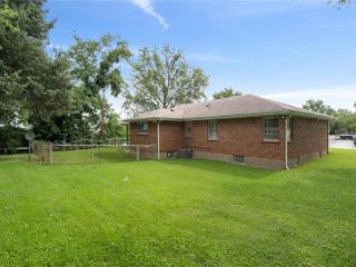 Foreclosed Home - 10023 CROWN POINT DR, 63136