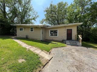 Foreclosed Home - 10021 GREEN VALLEY DR, 63136