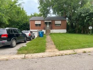 Foreclosed Home - 1917 HILDRED AVE, 63136