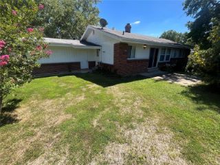 Foreclosed Home - 10621 LANGFORD DR, 63136