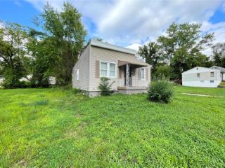 Foreclosed Home - 2327 SWITZER AVE, 63136