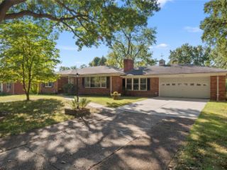 Foreclosed Home - 2120 OLD MANOR RD, 63136