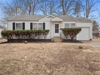 Foreclosed Home - 1508 GOLDEN DR, 63137