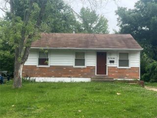 Foreclosed Home - 448 MIDLOTHIAN RD, 63137