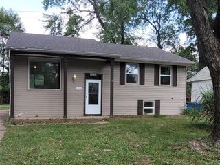 Foreclosed Home - 12132 CRITERION AVE, 63138