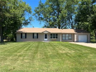 Foreclosed Home - 1027 FARMVIEW DR, 63138