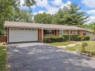 Foreclosed Home - 1015 LEISURE LN, 63146