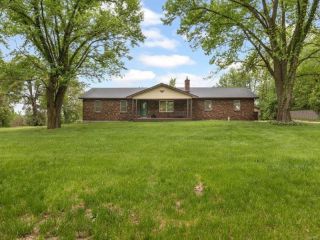 Foreclosed Home - 2246 E HIGHWAY 47, 63389