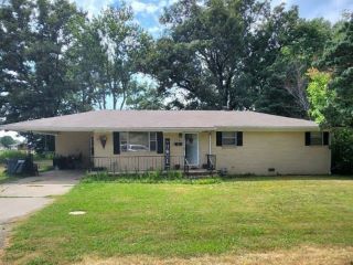 Foreclosed Home - 301 W OAK ST, 63841