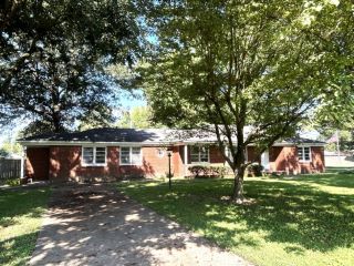 Foreclosed Home - 215 HOMECREST ST, 63857