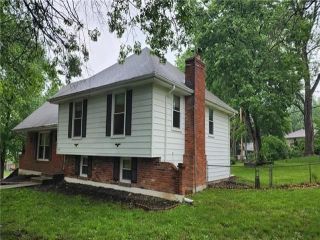 Foreclosed Home - 1421 SW MORNINGSIDE DR, 64015