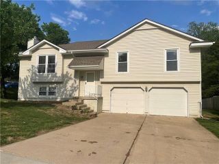 Foreclosed Home - 1208 NW KINGSTON DR, 64015
