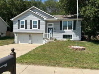 Foreclosed Home - 4505 NW PENNINGTON LN, 64015