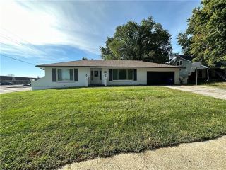 Foreclosed Home - 1000 SW SKYLINE DR, 64015