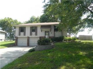 Foreclosed Home - 301 VILLAGE LN, 64016
