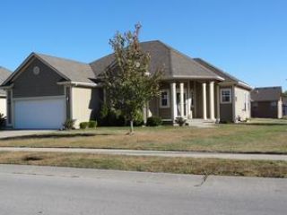 Foreclosed Home - 1111 NW PERSIMMON DR, 64029