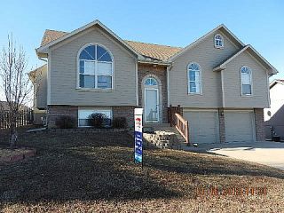 Foreclosed Home - 702 SW BROME DR, 64029