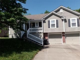 Foreclosed Home - 1601 NW NICHOLAS DR, 64029