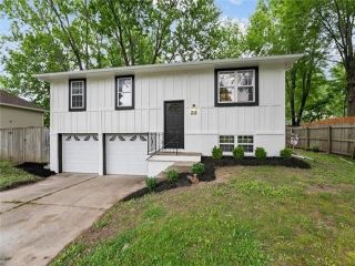 Foreclosed Home - 211 VALLEY DR, 64029