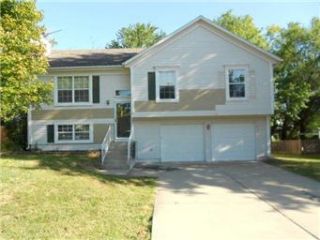 Foreclosed Home - 1106 PARK DR, 64034