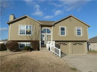 Foreclosed Home - 1300 WILLOW DR, 64034