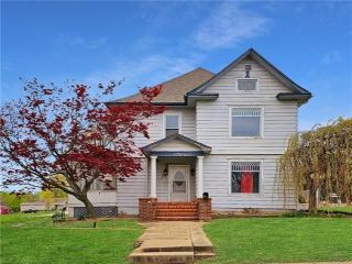 Foreclosed Home - 2206 WALNUT ST, 64037