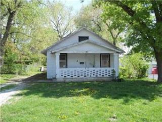 Foreclosed Home - 1129 S LESLIE ST, 64050