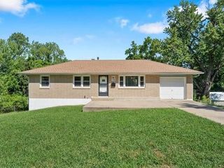 Foreclosed Home - 1750 N MCCOY ST, 64050