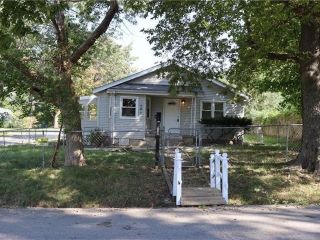 Foreclosed Home - 801 S HADEN ST, 64050