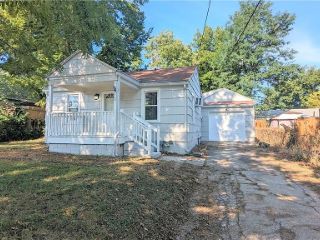 Foreclosed Home - 118 N ROGERS ST, 64050
