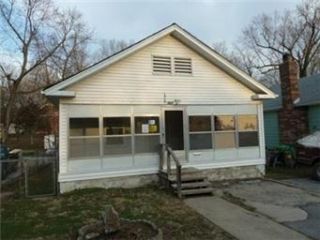 Foreclosed Home - 1807 S HAWTHORNE AVE, 64052