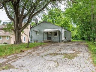 Foreclosed Home - 3617 S NORWOOD AVE, 64052