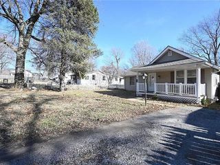 Foreclosed Home - 2415 S VERMONT AVE, 64052