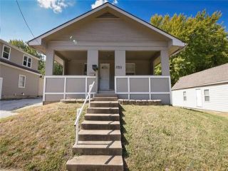 Foreclosed Home - 1700 S STERLING AVE, 64052