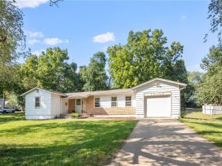 Foreclosed Home - 10106 E 20TH ST S, 64052