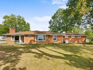 Foreclosed Home - 2701 S HARDY AVE, 64052