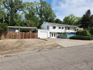 Foreclosed Home - 701 S CRISP AVE, 64054