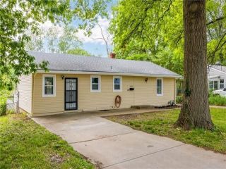 Foreclosed Home - 1604 S MCCOY ST, 64055