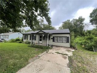 Foreclosed Home - 216 N GILBERT ST, 64056