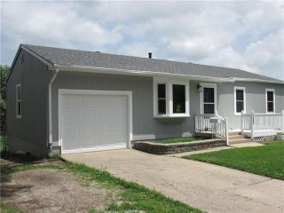 Foreclosed Home - 1303 N VIKING DR, 64056