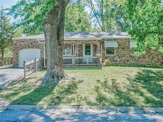 Foreclosed Home - 513 N PONCA DR, 64056