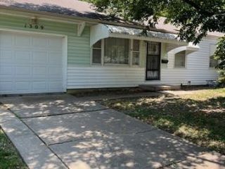Foreclosed Home - 1309 N ATHERTON RD, 64056